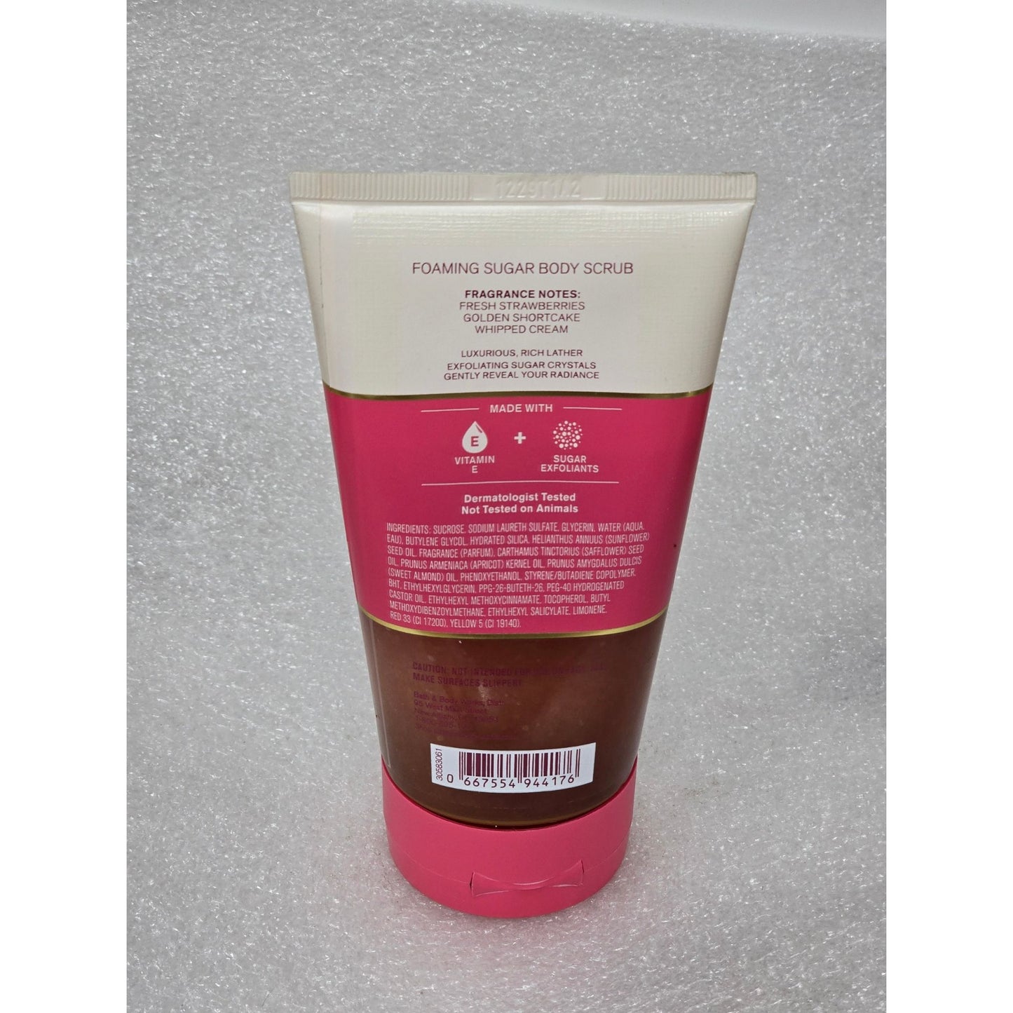Bath & Body Works Strawberry Pound Cake Foaming Sugar Body Scrub 8 Oz