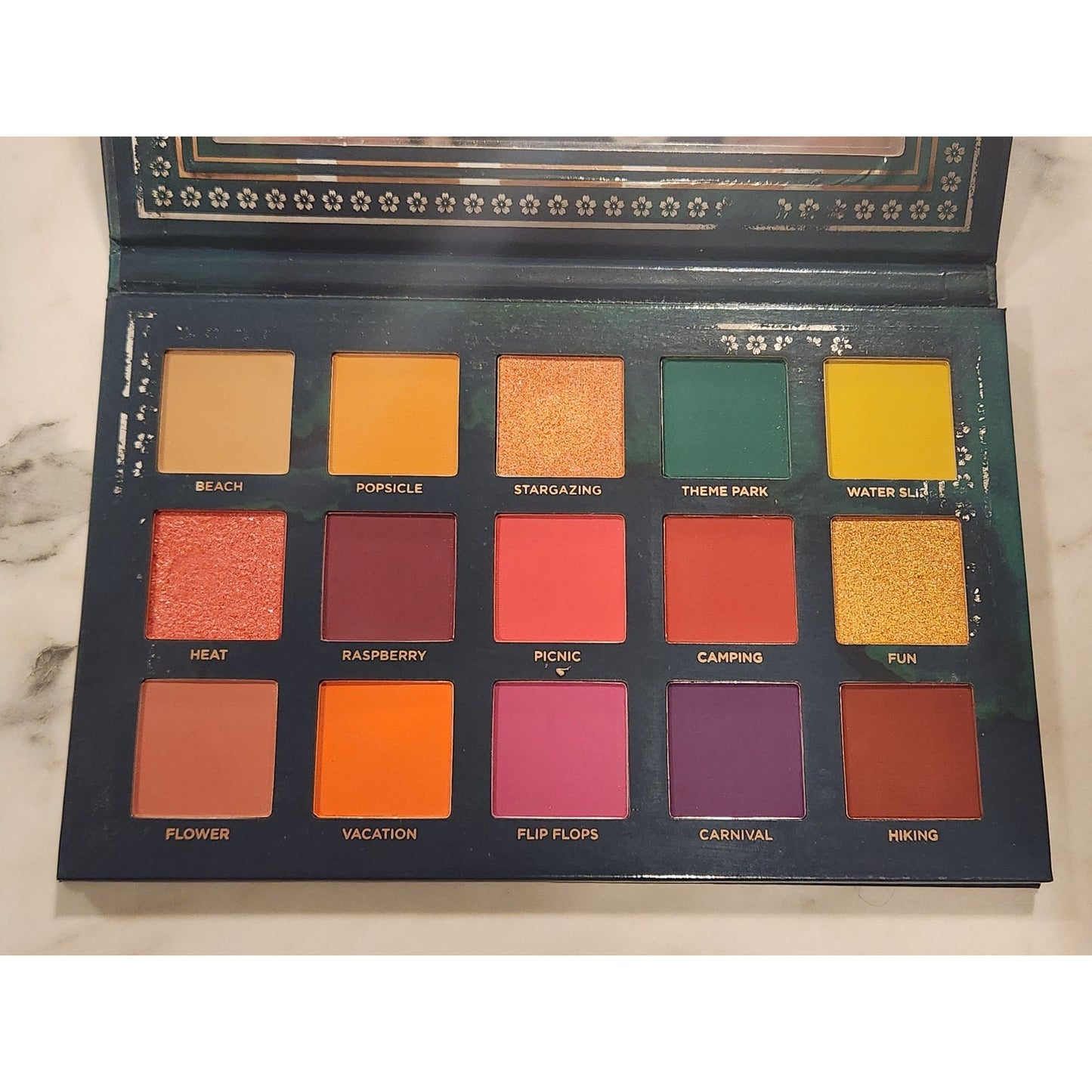 Ace Beauté Nostalgia Eyeshadow Palette