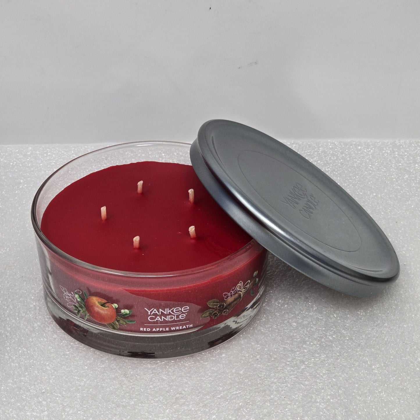 Yankee Candle Red Apple Wreath 5-Wick 12 Oz Jar Candle With Lid Christmas Holiday
