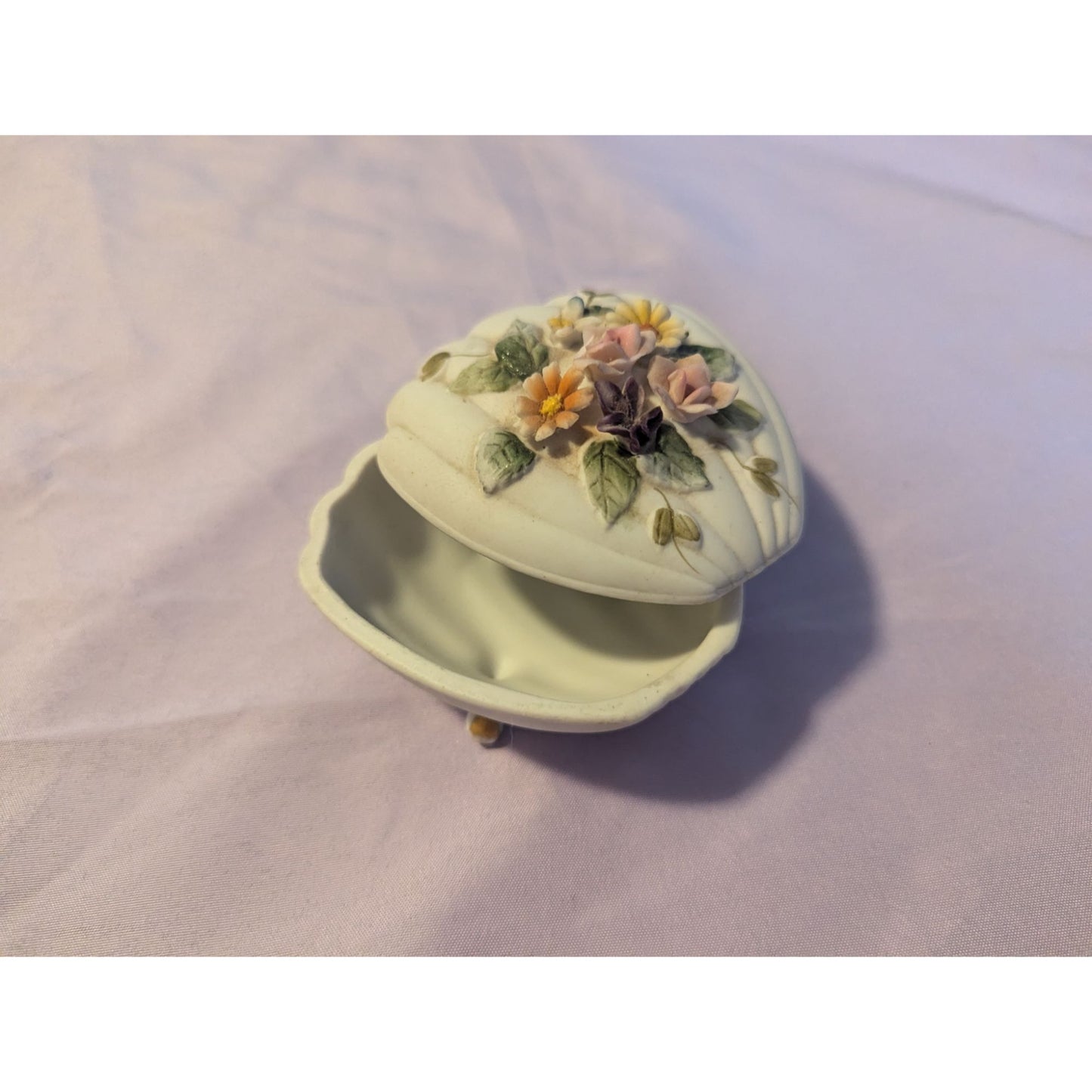 Vintage Lefton Hand-Painted Clam Shell Porcelain Trinket Box Floral KW 3780