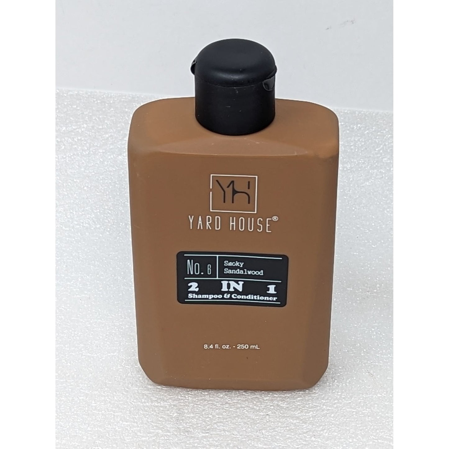 Yard House Body Wash Smoky Sandalwood 8.4 oz