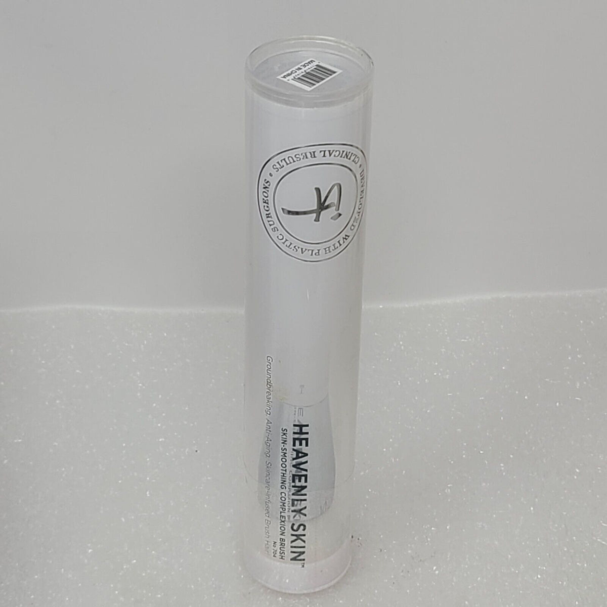 It Cosmetics Heavenly Skin Skin-Smoothing Complexion Brush #704