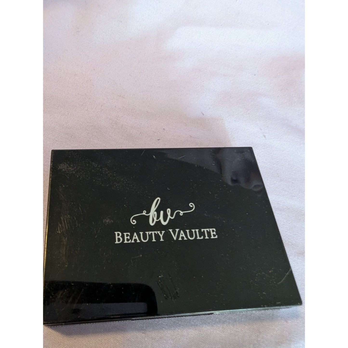 Beauty Vaulte Eyeshadow Palette With 6 Rich Neutral & Bold Shades