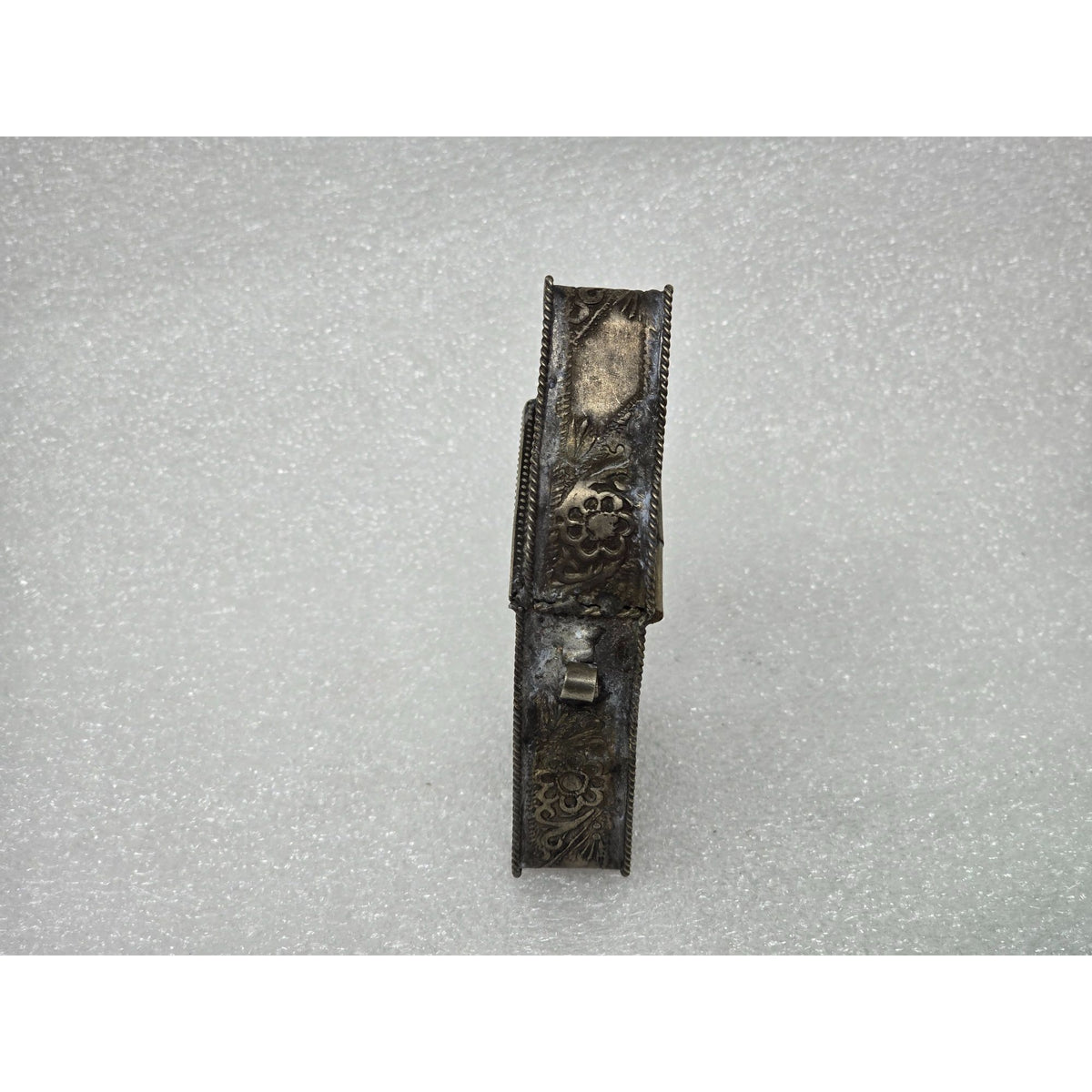 Vintage Engraved Silver Tone Amulet Box Trinket Keepsake Hinged Ornate Floral