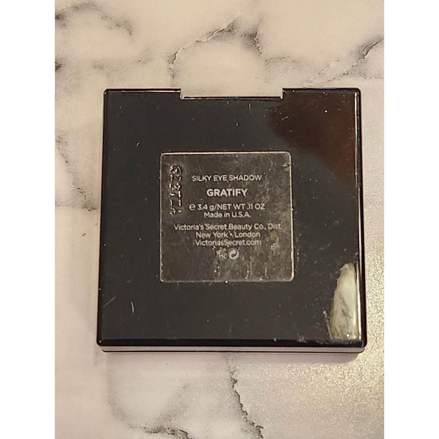 Victoria’s Secret Very Sexy Silky Eyeshadow - Gratify, 3.4g / 0.11 oz, Golden Beige