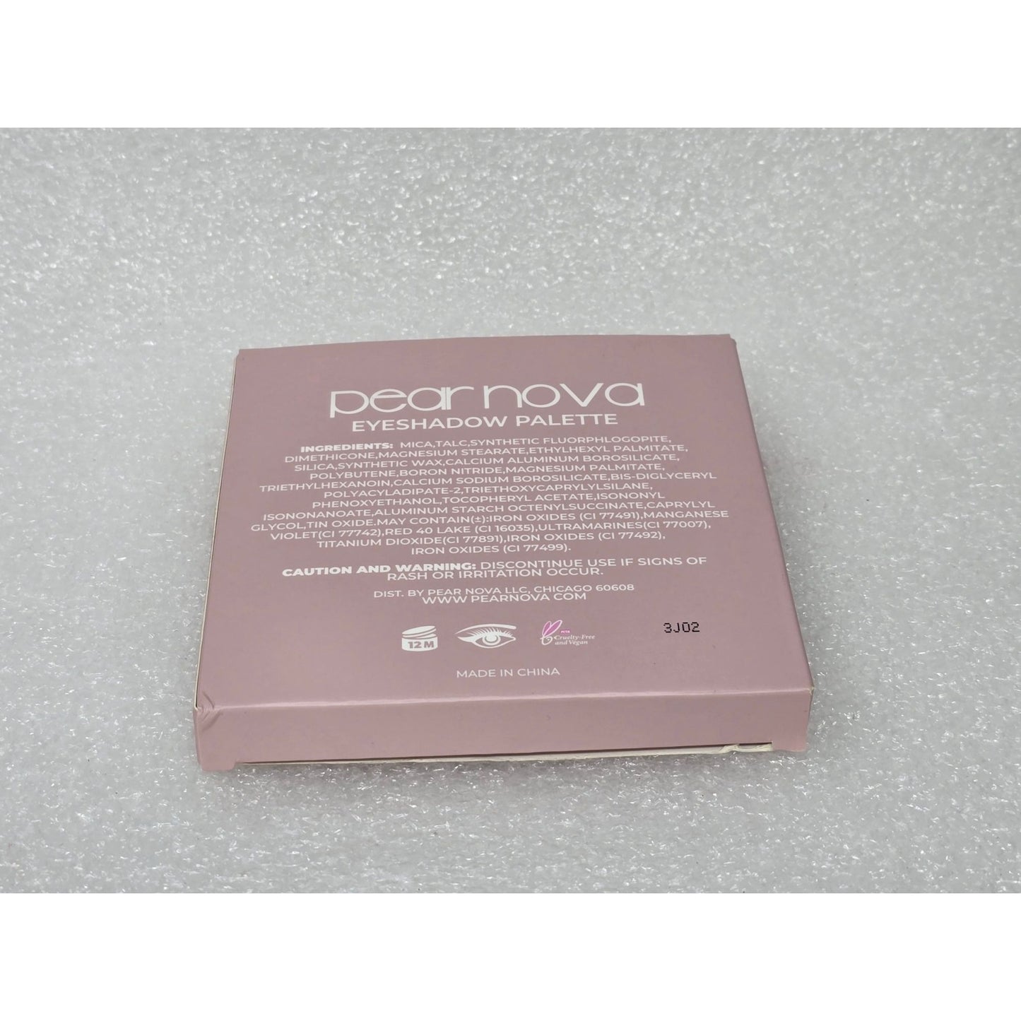 Pear Nova Eyeshadow Palette With 7 Neutral & Bold Shades Pressed Powder