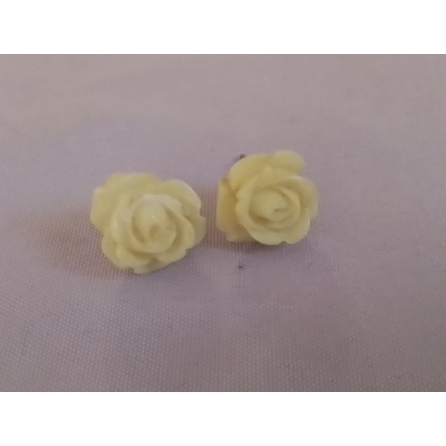 Vintage Rose Stud Earrings Delicate Floral Design Retro Jewelry