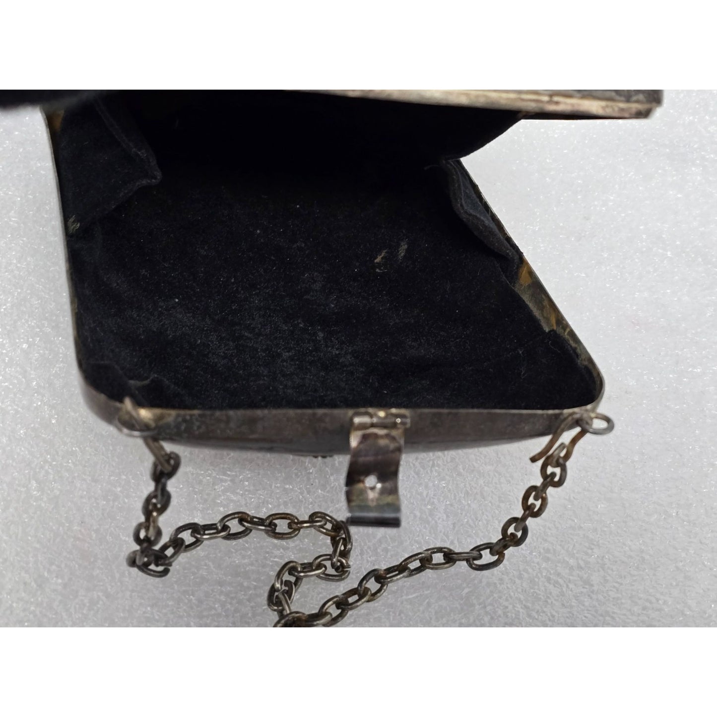 Antique Sterling Silver Metal Chain Purse With Floral Design & Latch Closure