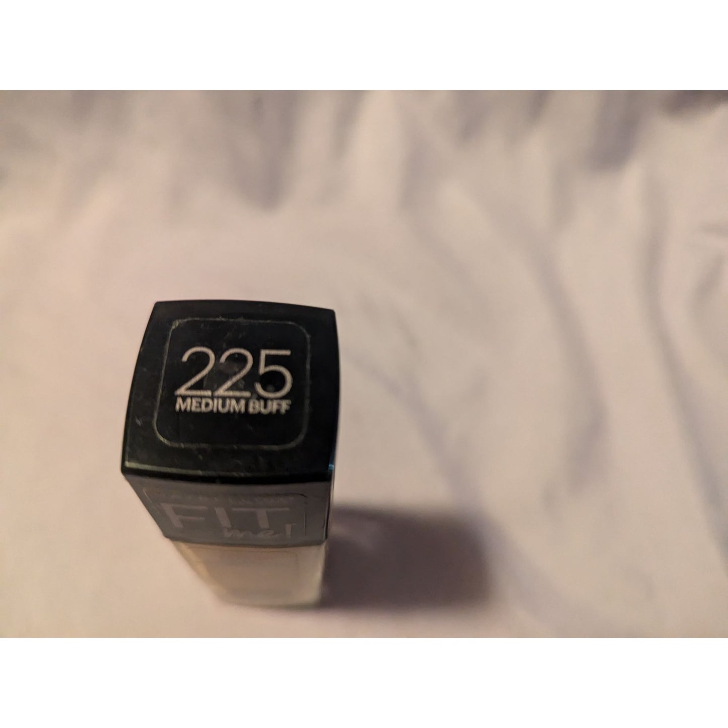 Maybelline Fit Me Foundation 225 Medium Buff Dewy + Smooth With SPF 18 For Normal To Dry Skin