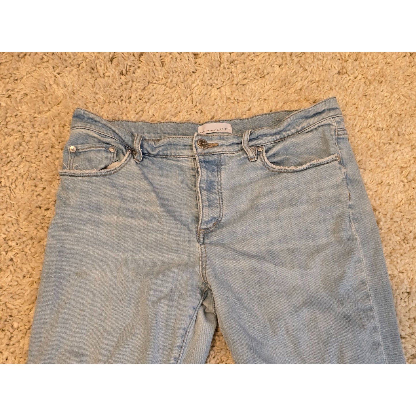 Ann Taylor LOFT Women's Boyfriend Jeans Size 8 Light Wash Cropped Raw Hem