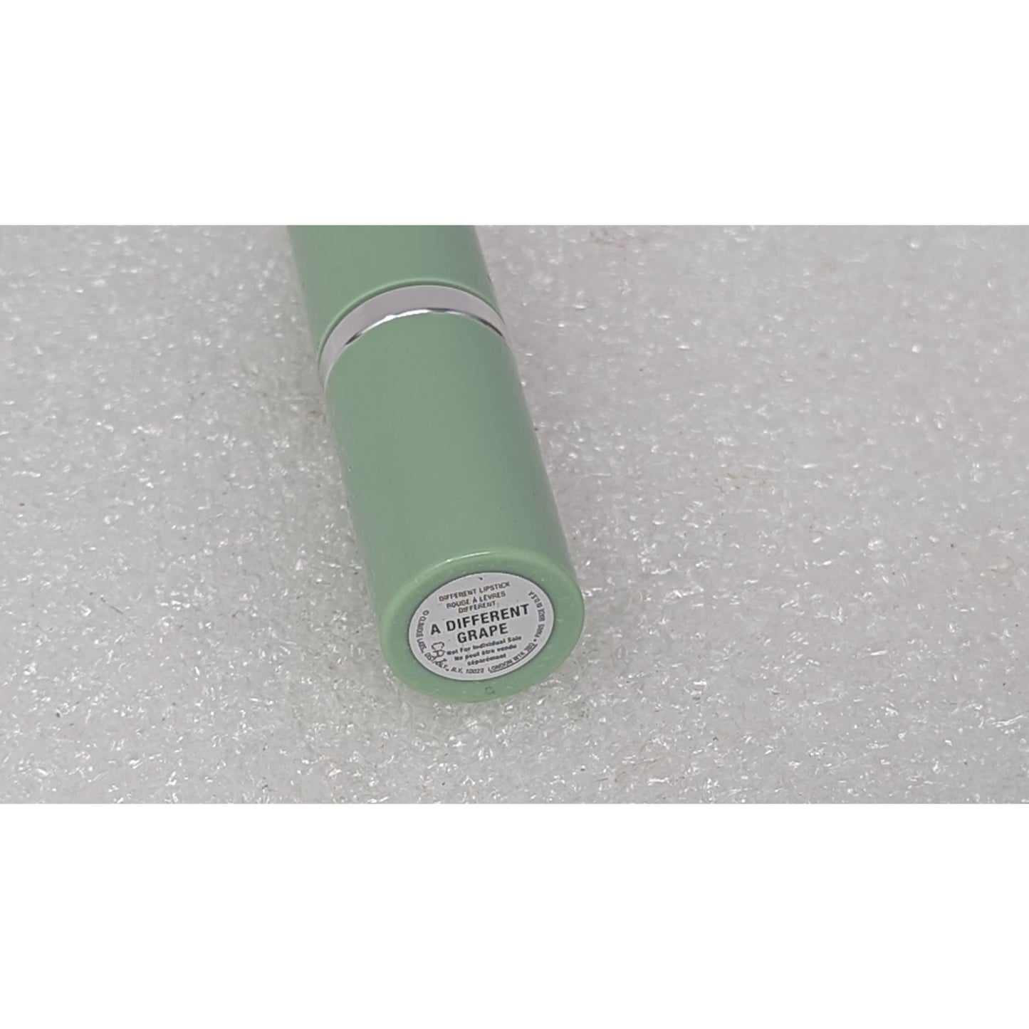 Clinique Different Lipstick A Different Grape Long-Lasting Moisturizing Formula