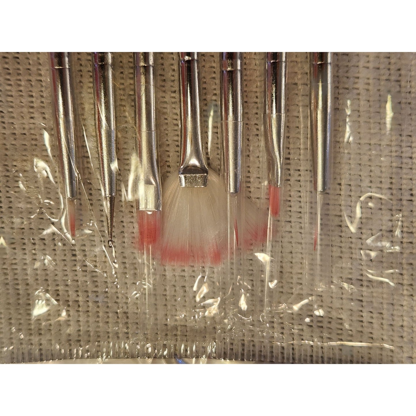 7 Piece White Handle Nail Art Brush Set For Detailed Nail Design & Manicure