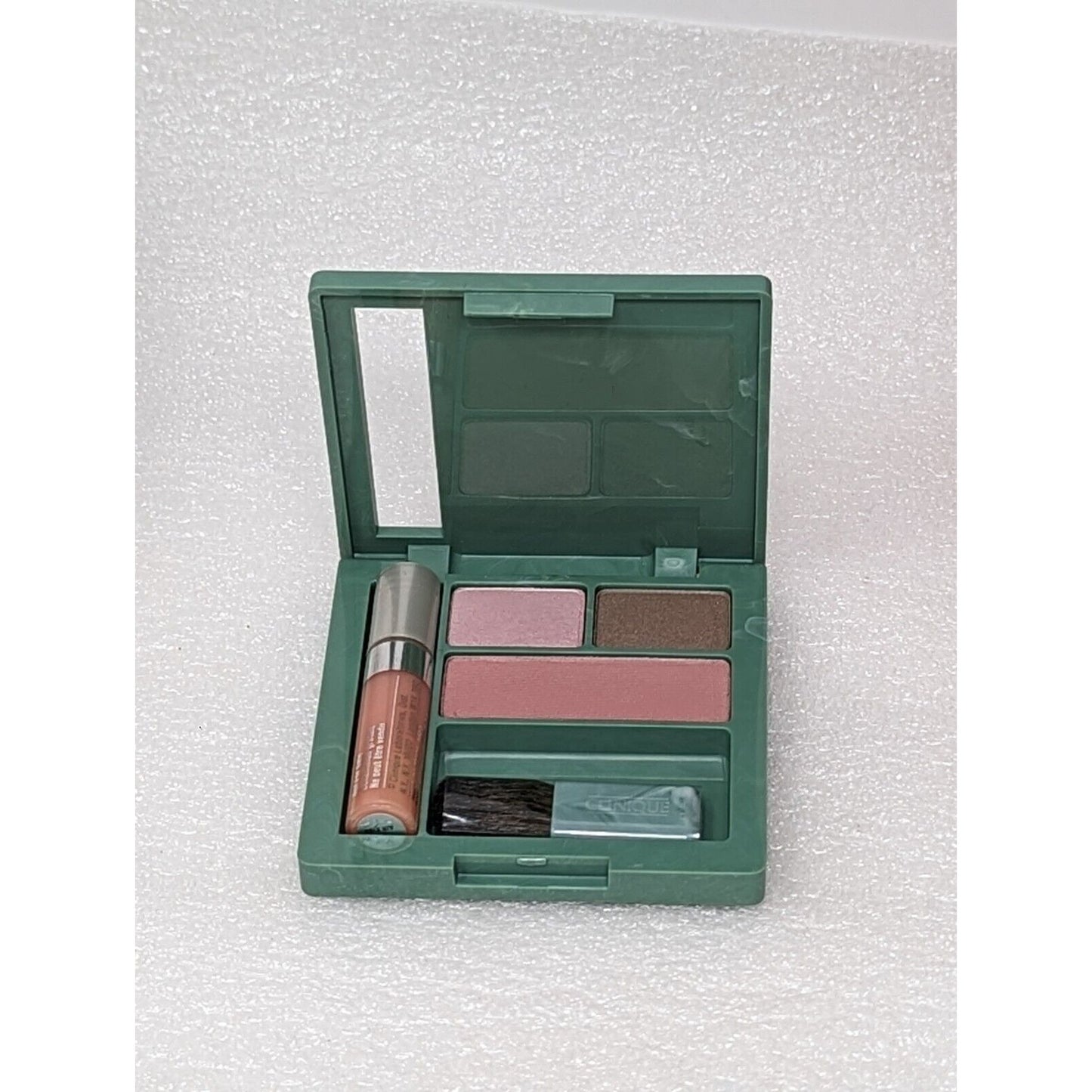 Clinique Eyeshadow Lovey Dovey & Foxy Blush New Clover & Lip Gloss Air Kiss