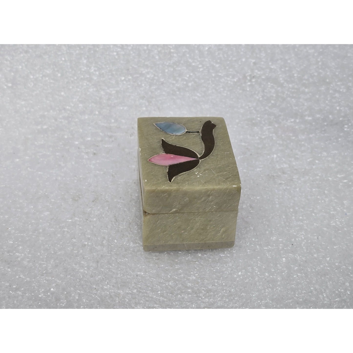 Giftcraft Soapstone Trinket Box Inlaid Mother of Pearl Floral Design India