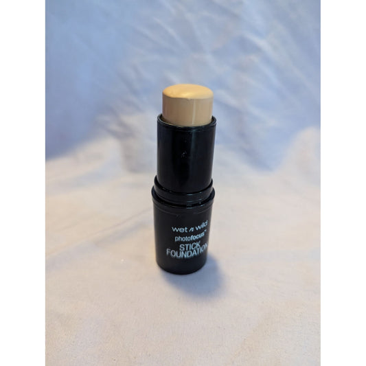 Wet N Wild PhotoFocus Stick Foundation Classic Ivory 853B