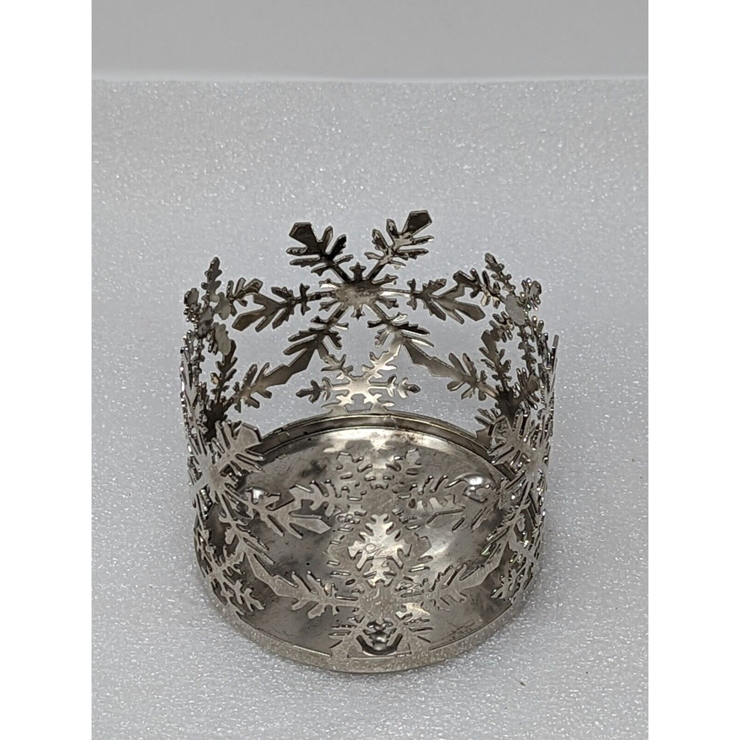 Slatkin Bath & Body Works Metal Sleeve Candle Holder Christmas Snowflakes 4 oz