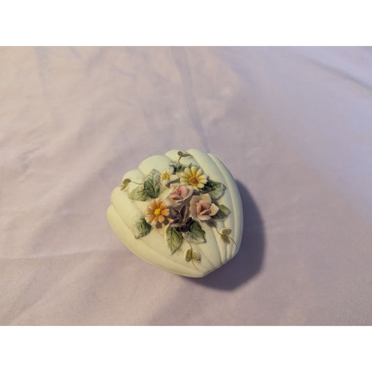 Vintage Lefton Hand-Painted Clam Shell Porcelain Trinket Box Floral KW 3780