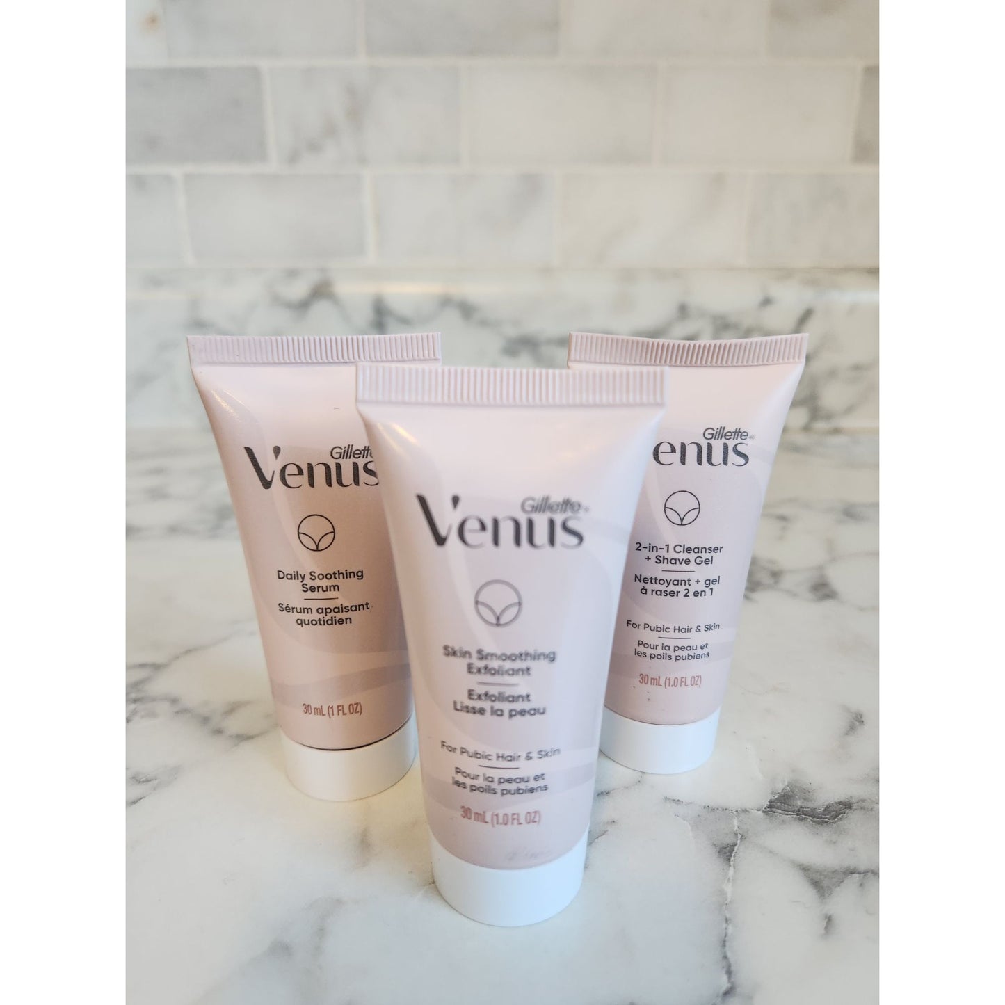 Gillette Venus Travel Set Cleanser + Shave Gel Skin Exfoliant & Soothing Serum