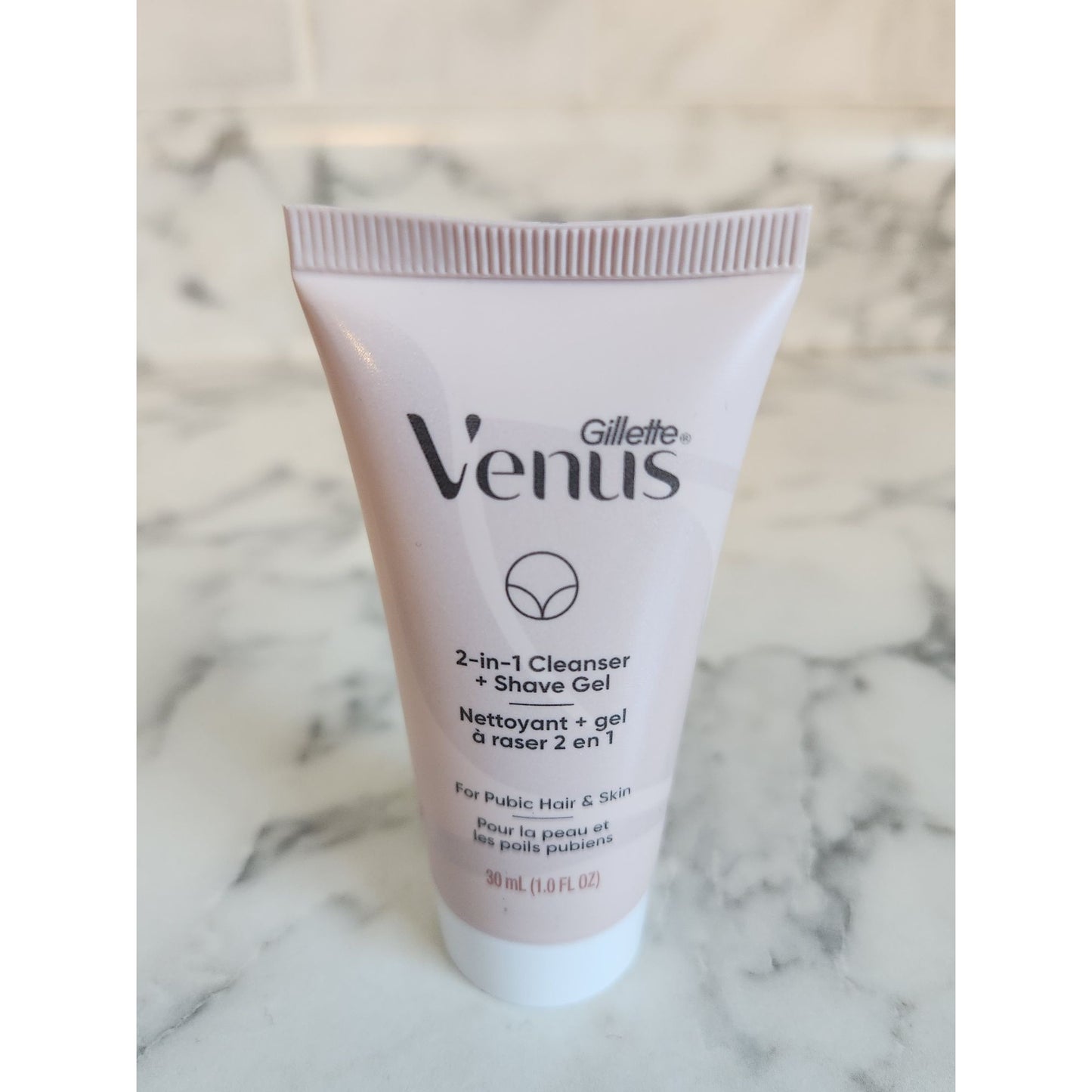 Gillette Venus Travel Set Cleanser + Shave Gel Skin Exfoliant & Soothing Serum