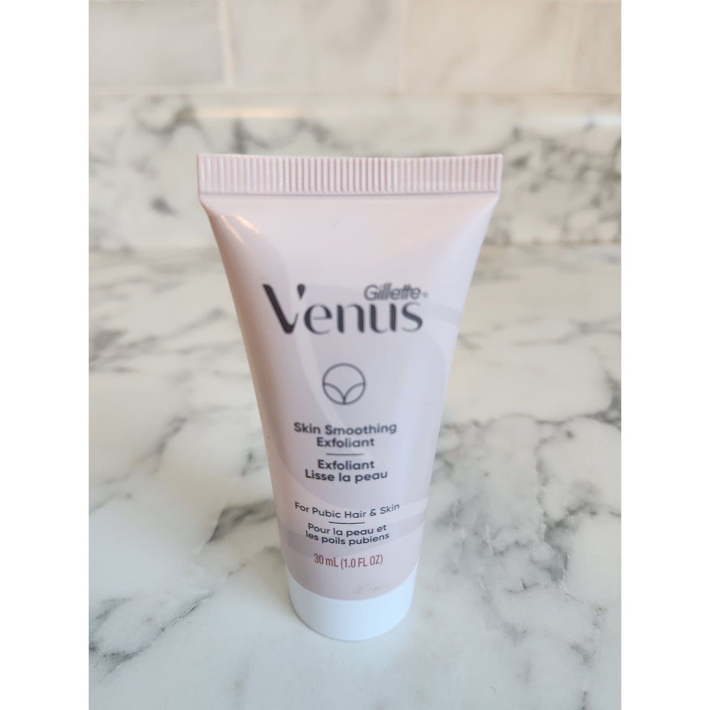 Gillette Venus Travel Set Cleanser + Shave Gel Skin Exfoliant & Soothing Serum