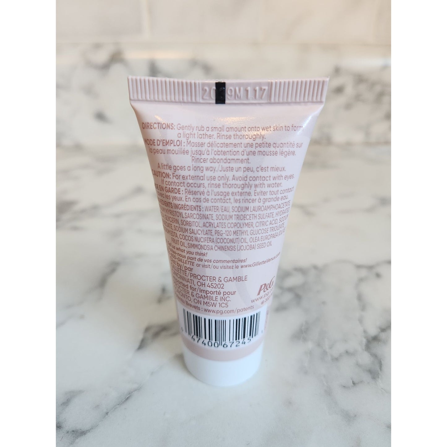 Gillette Venus Travel Set Cleanser + Shave Gel Skin Exfoliant & Soothing Serum