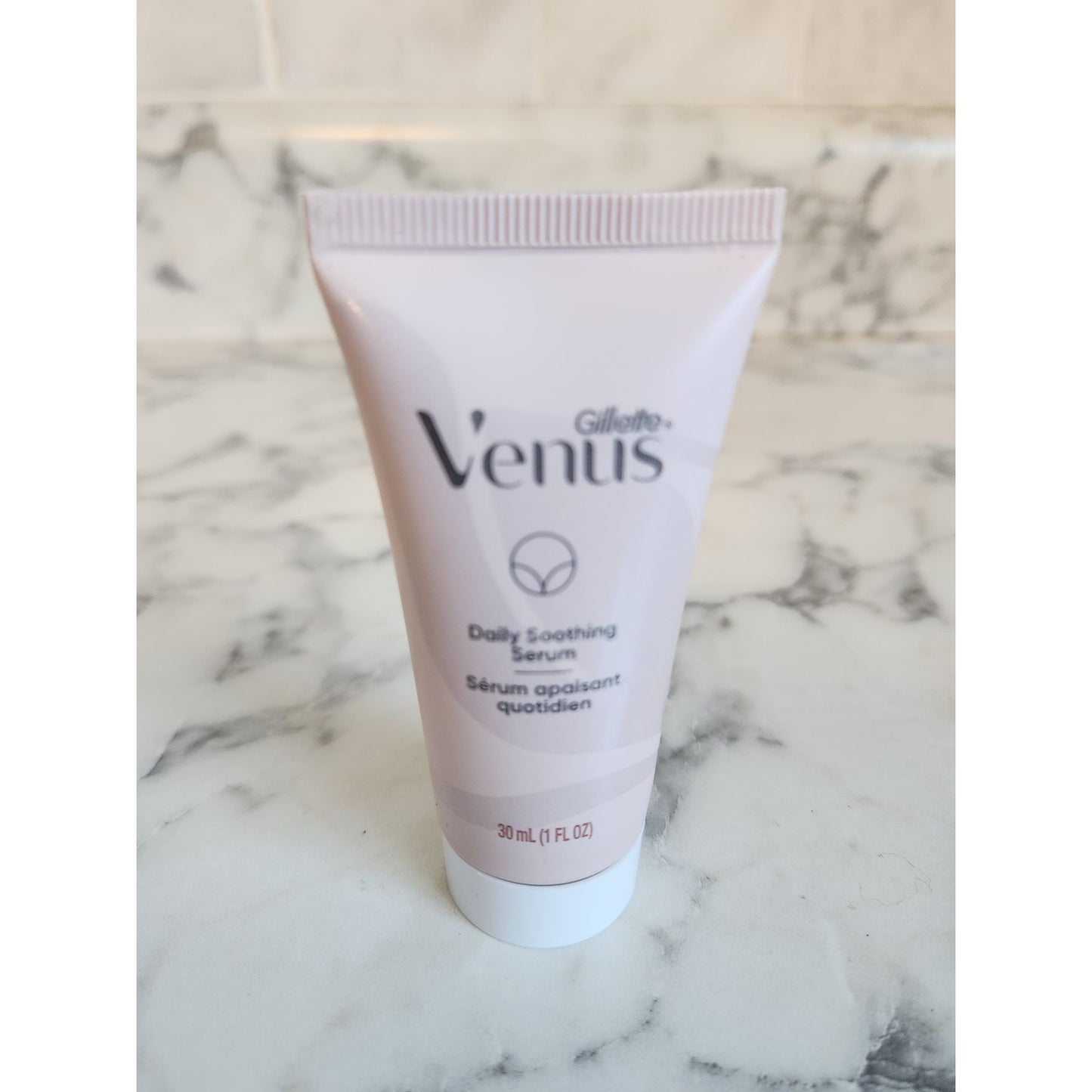 Gillette Venus Travel Set Cleanser + Shave Gel Skin Exfoliant & Soothing Serum