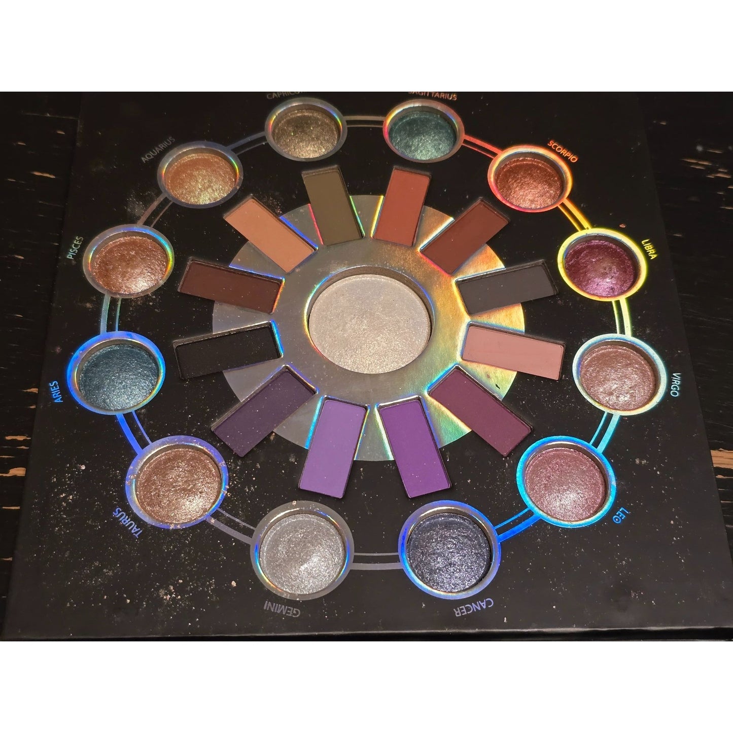 Bh Cosmetics Zodiac 25 Color Eyeshadow & Highlighter Palette