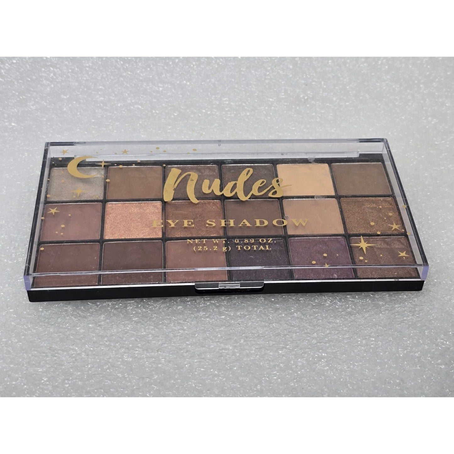 Nudes Eyeshadow Palette With 18 Shades