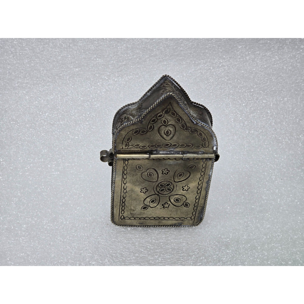 Vintage Engraved Silver Tone Amulet Box Trinket Keepsake Hinged Ornate Floral