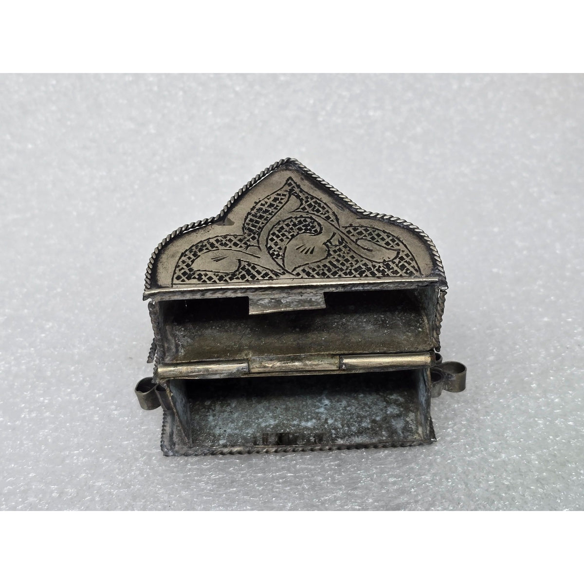 Vintage Engraved Silver Tone Amulet Box Trinket Keepsake Hinged Ornate Floral