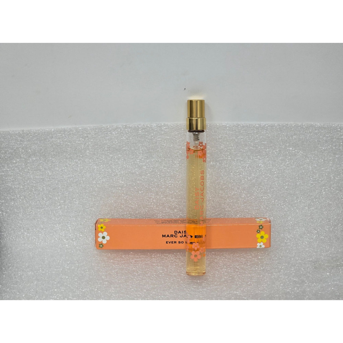 Marc Jacobs Daisy Ever So Fresh Eau De Parfum Perfume Spray .33 Oz Travel Size