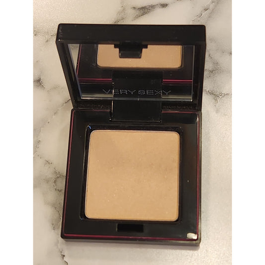 Victoria’s Secret Very Sexy Silky Eyeshadow - Gratify, 3.4g / 0.11 oz, Golden Beige