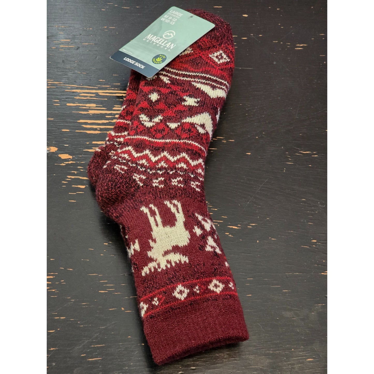 Magellan Outdoors Lodge Sock Large M 9-12 W 10-13 Aloe Infused Moose Pattern Red