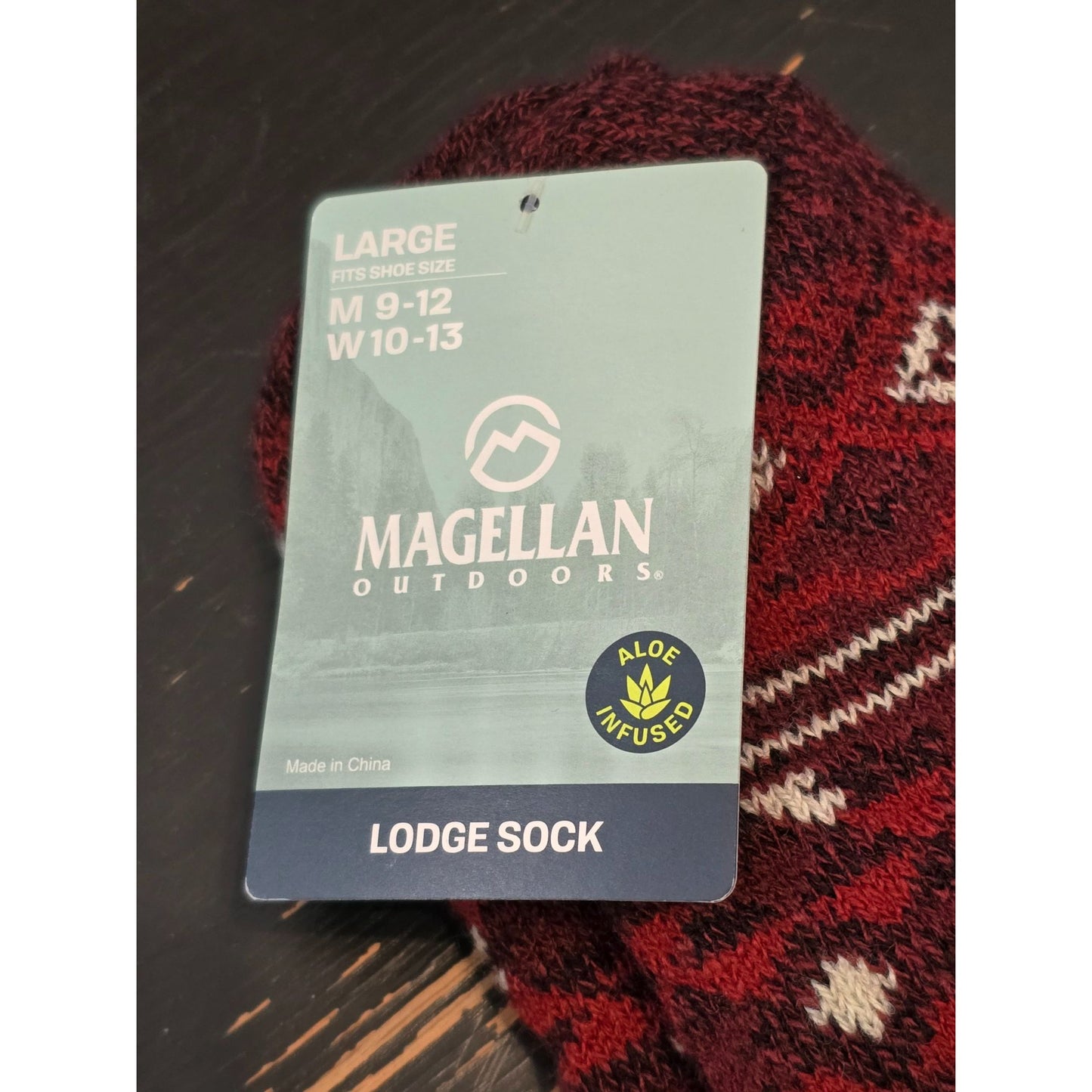 Magellan Outdoors Lodge Sock Large M 9-12 W 10-13 Aloe Infused Moose Pattern Red