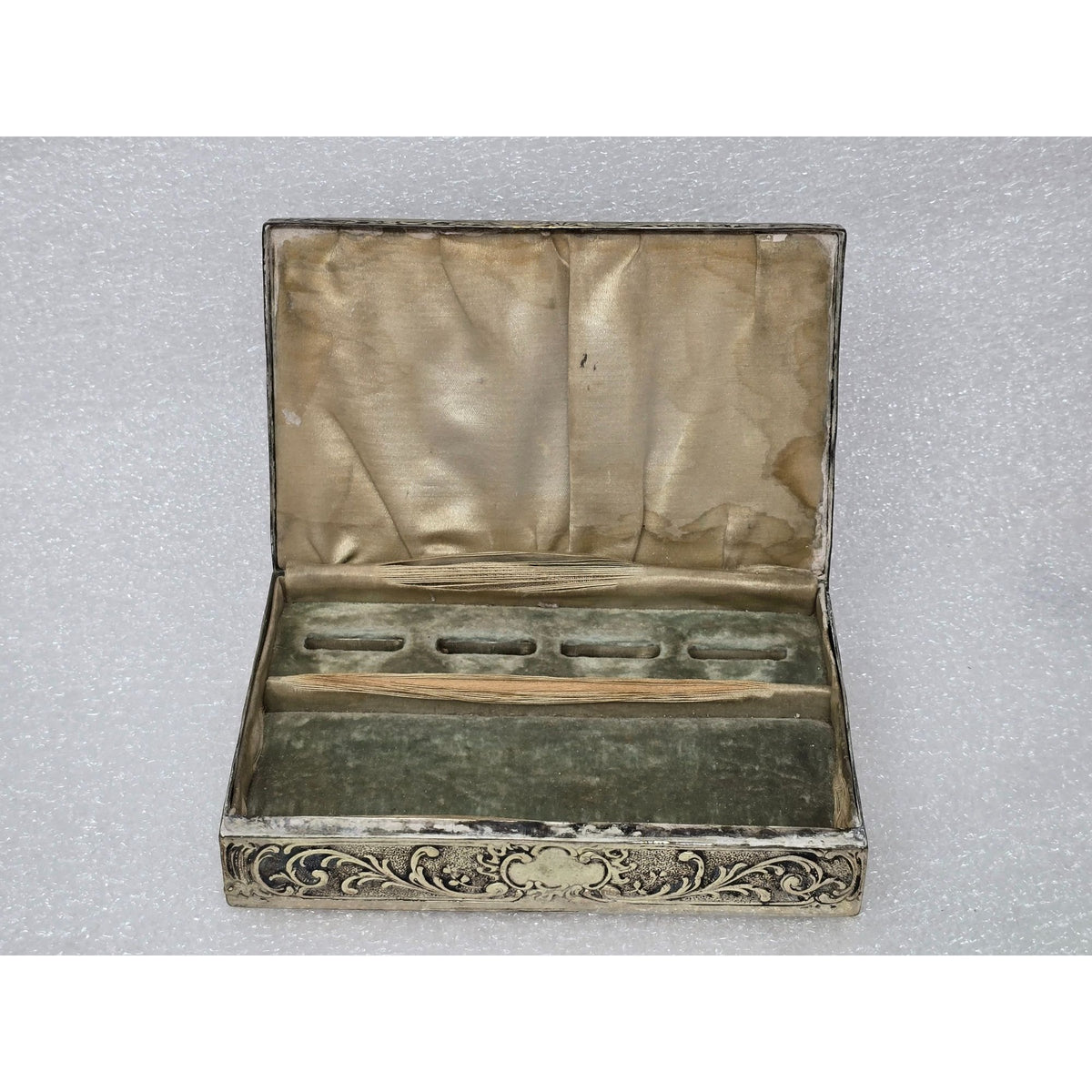 Antique Friedrich Reusswig Hanau 800 Silver Repousse Putti Vanity Box 254 g