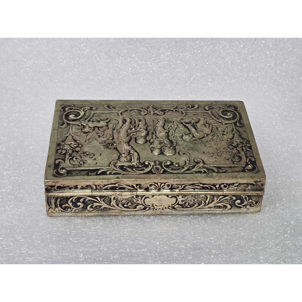 Antique Friedrich Reusswig Hanau 800 Silver Repousse Putti Vanity Box 254 g