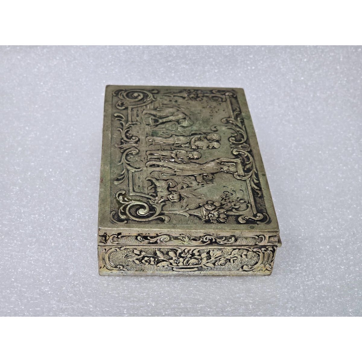 Antique Friedrich Reusswig Hanau 800 Silver Repousse Putti Vanity Box 254 g