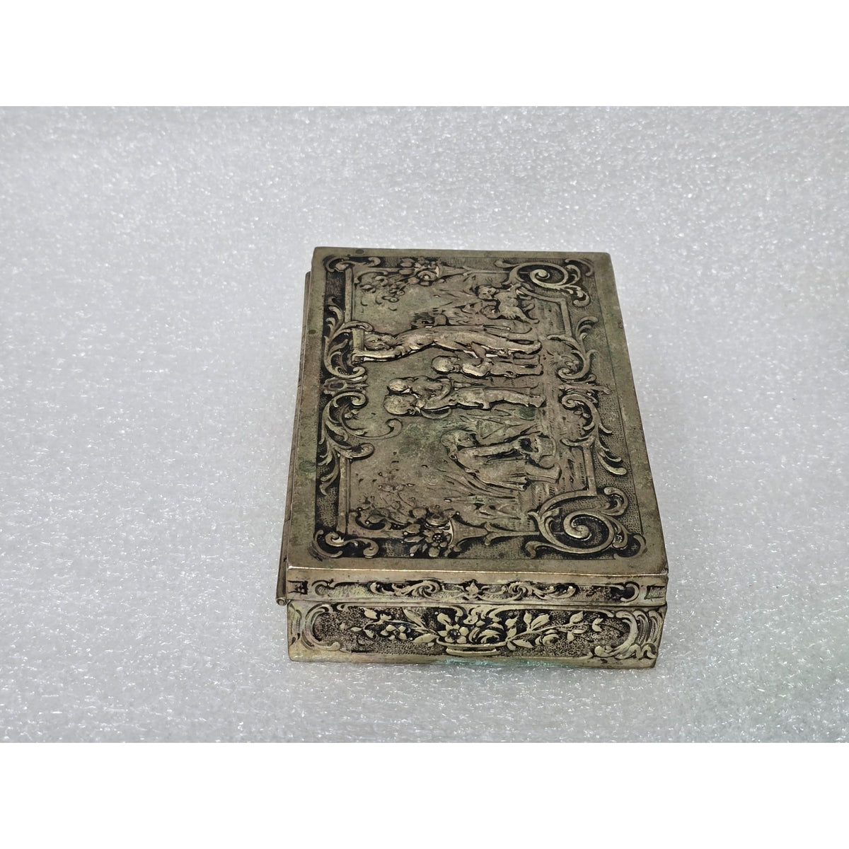 Antique Friedrich Reusswig Hanau 800 Silver Repousse Putti Vanity Box 254 g