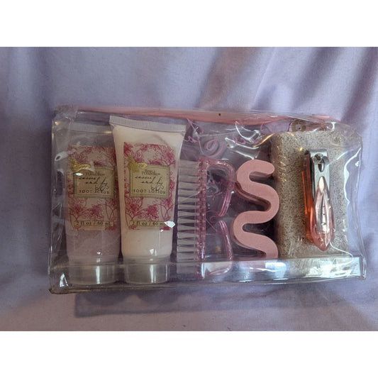 Simple Pleasures Foot Care Kit Lotion Exfoliating Tools & Accessories in Pouch