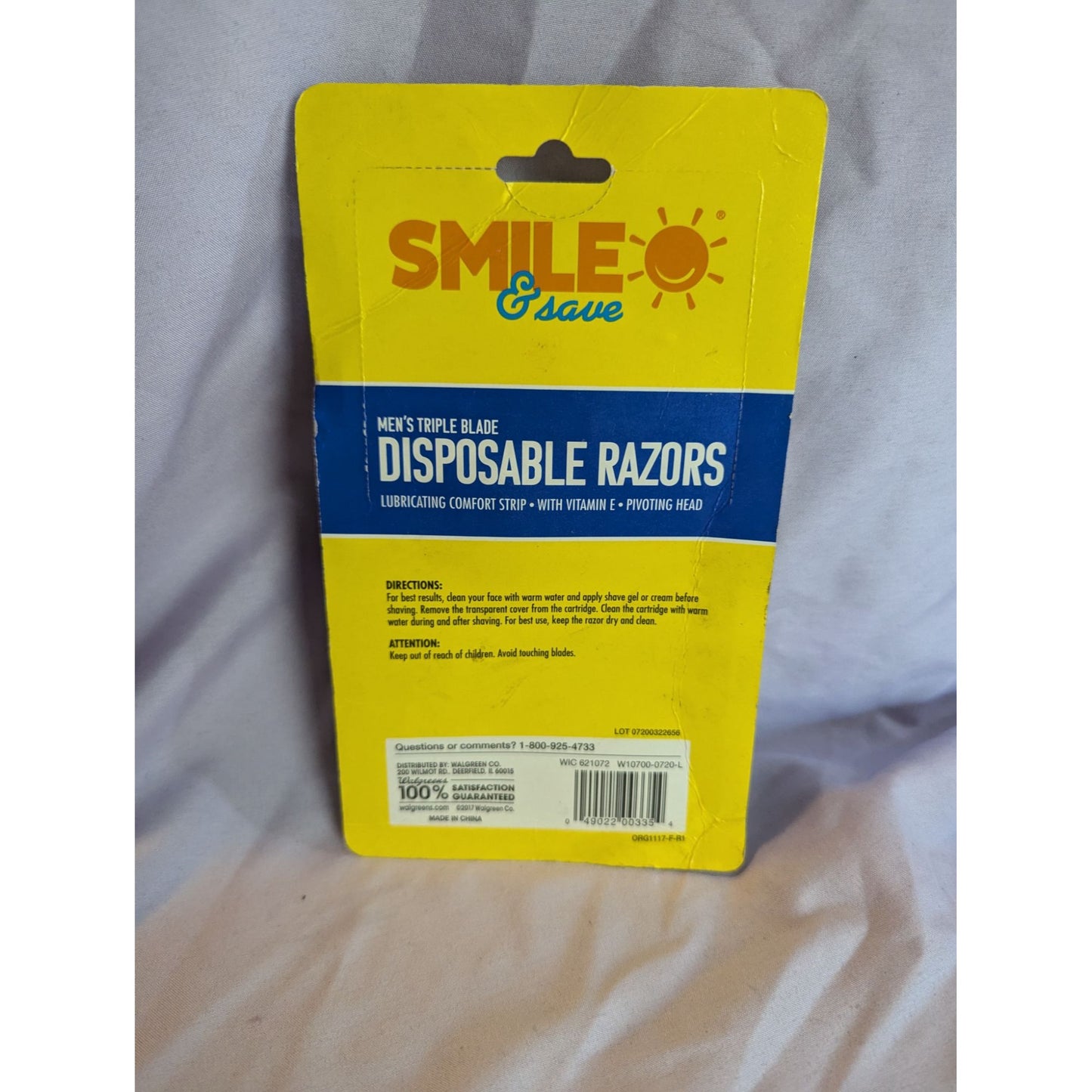 Smile & Save Mens Triple Blade Disposable Razors Lubricating Strip & Vitamin E