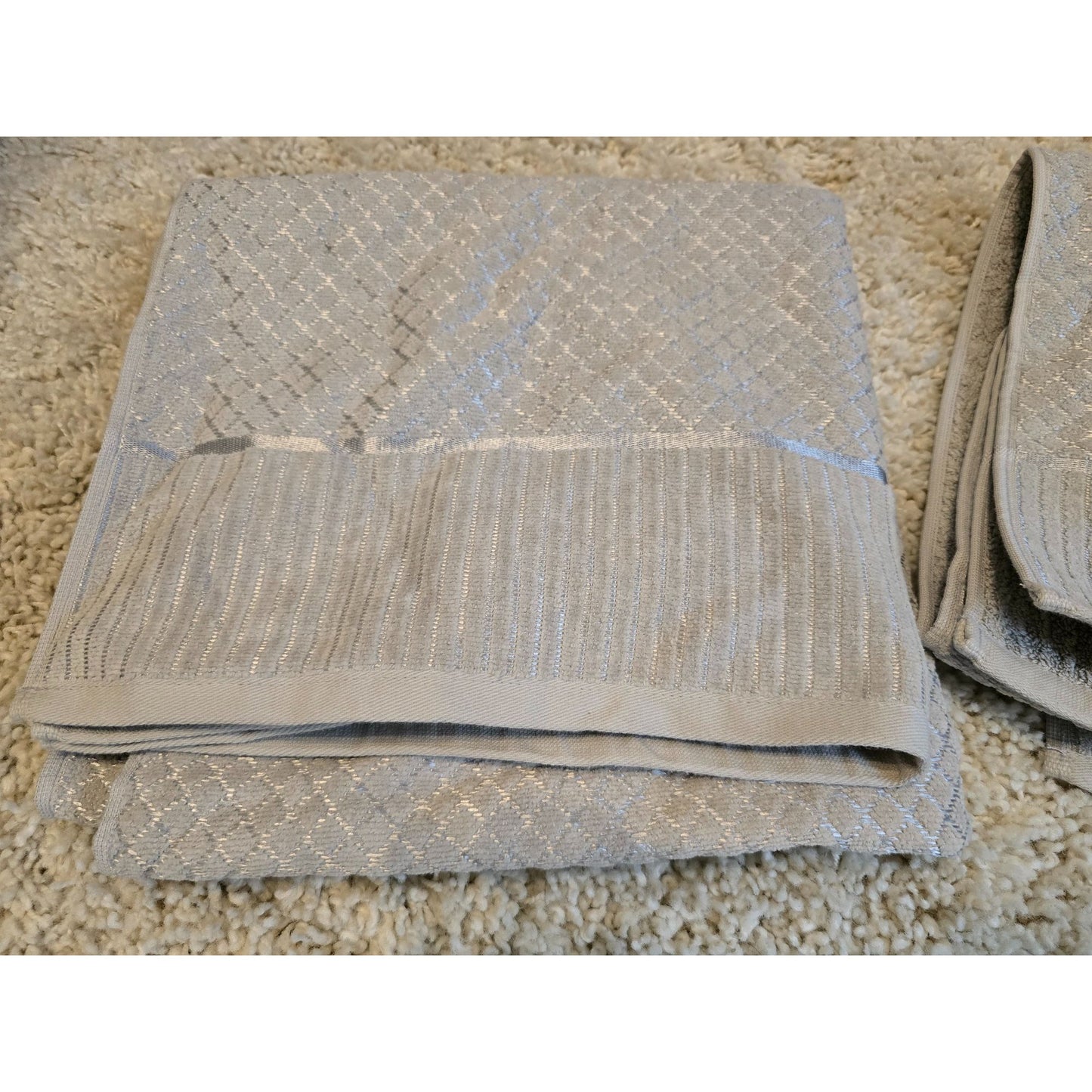 Croscill Silver Gray Bath Towels Set of 2 Metallic Jacquard Luxury Spa