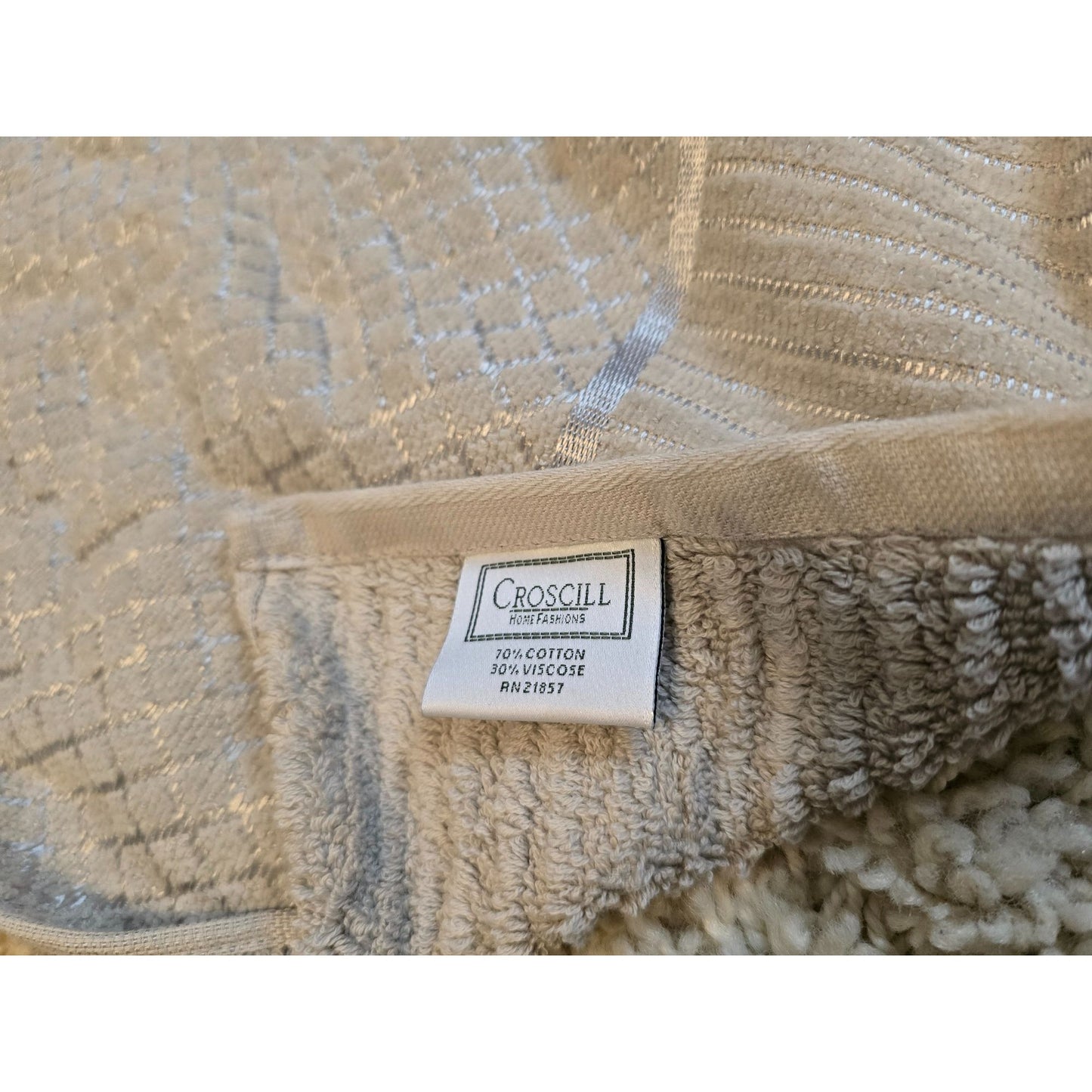 Croscill Silver Gray Bath Towels Set of 2 Metallic Jacquard Luxury Spa