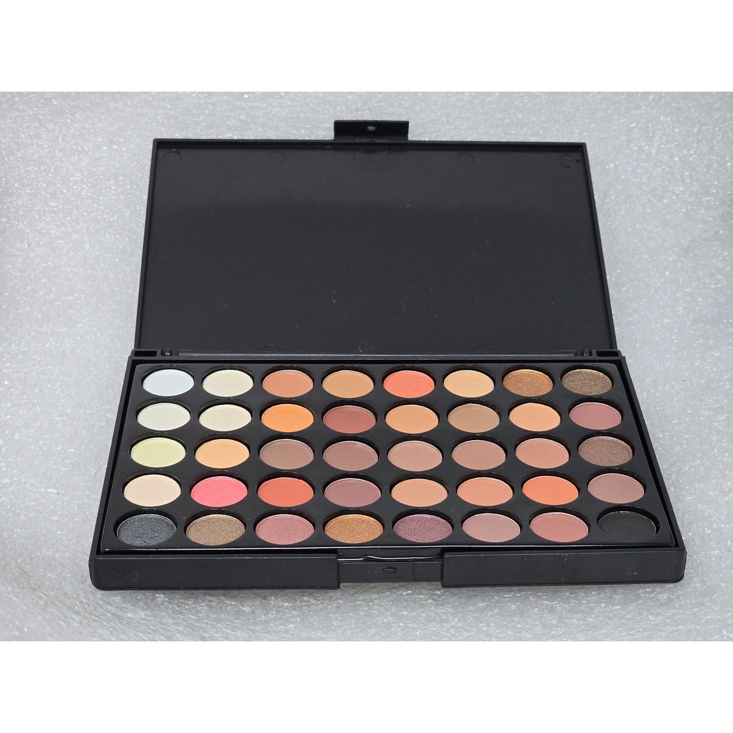 40 Color Eyeshadow Palette With Matte & Shimmer Shades For All Skin Tones