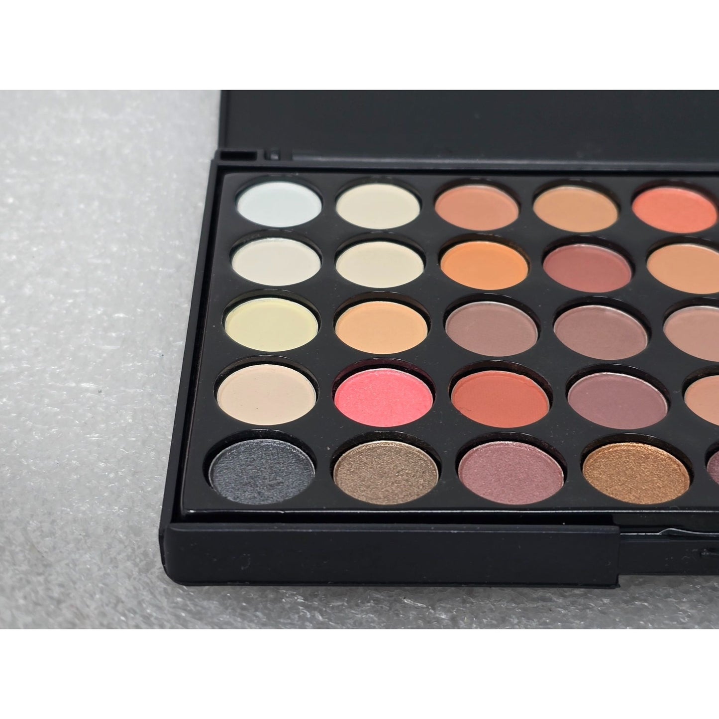 40 Color Eyeshadow Palette With Matte & Shimmer Shades For All Skin Tones