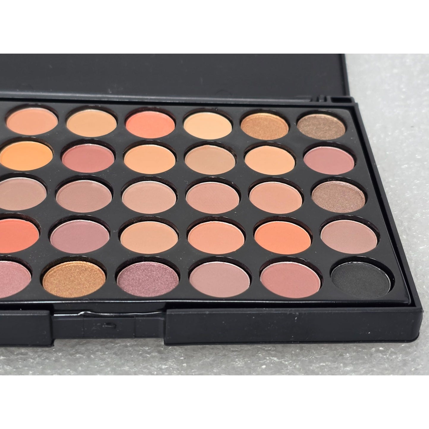 40 Color Eyeshadow Palette With Matte & Shimmer Shades For All Skin Tones