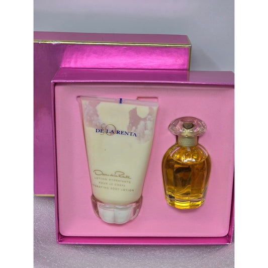 Oscar De La Renta Pink Debut Eau De Toilette Perfume & Hydrating Body Lotion Gift Set