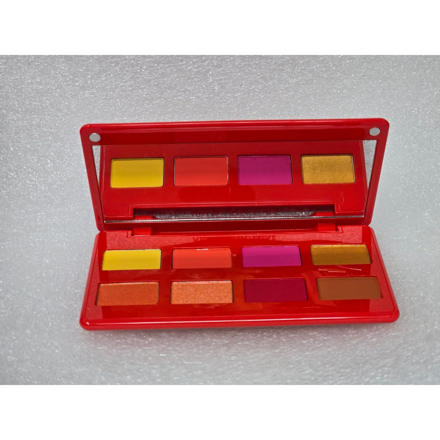 Caliente Artist Couture Eyeshadow Palette 8 Shades