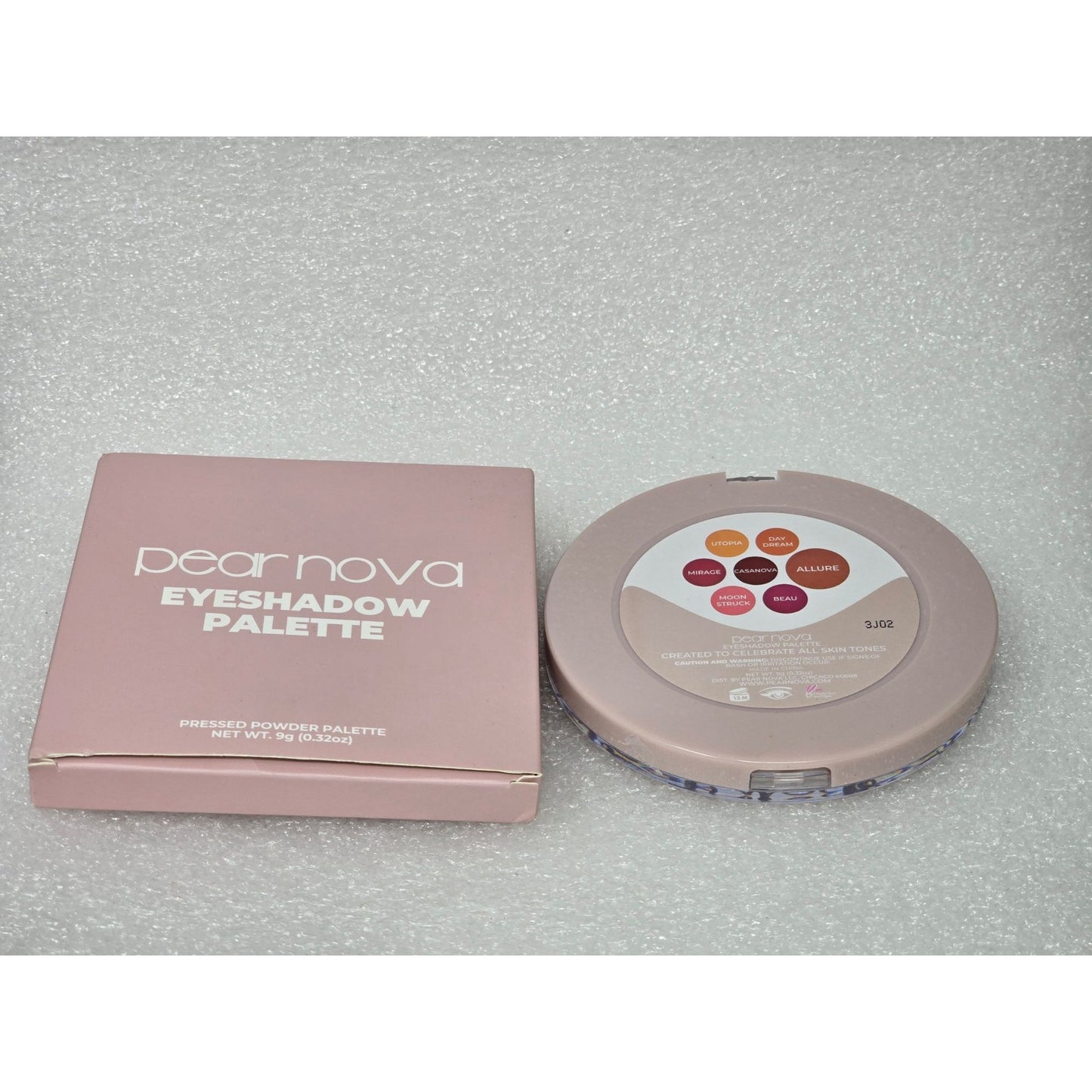 Pear Nova Eyeshadow Palette With 7 Neutral & Bold Shades Pressed Powder