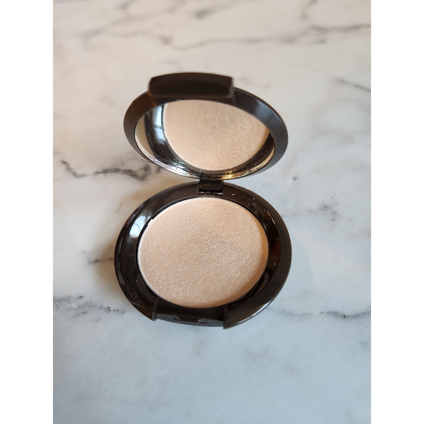 Becca Shimmering Skin Perfector Pressed Highlighter Moonstone 2.4g Compact