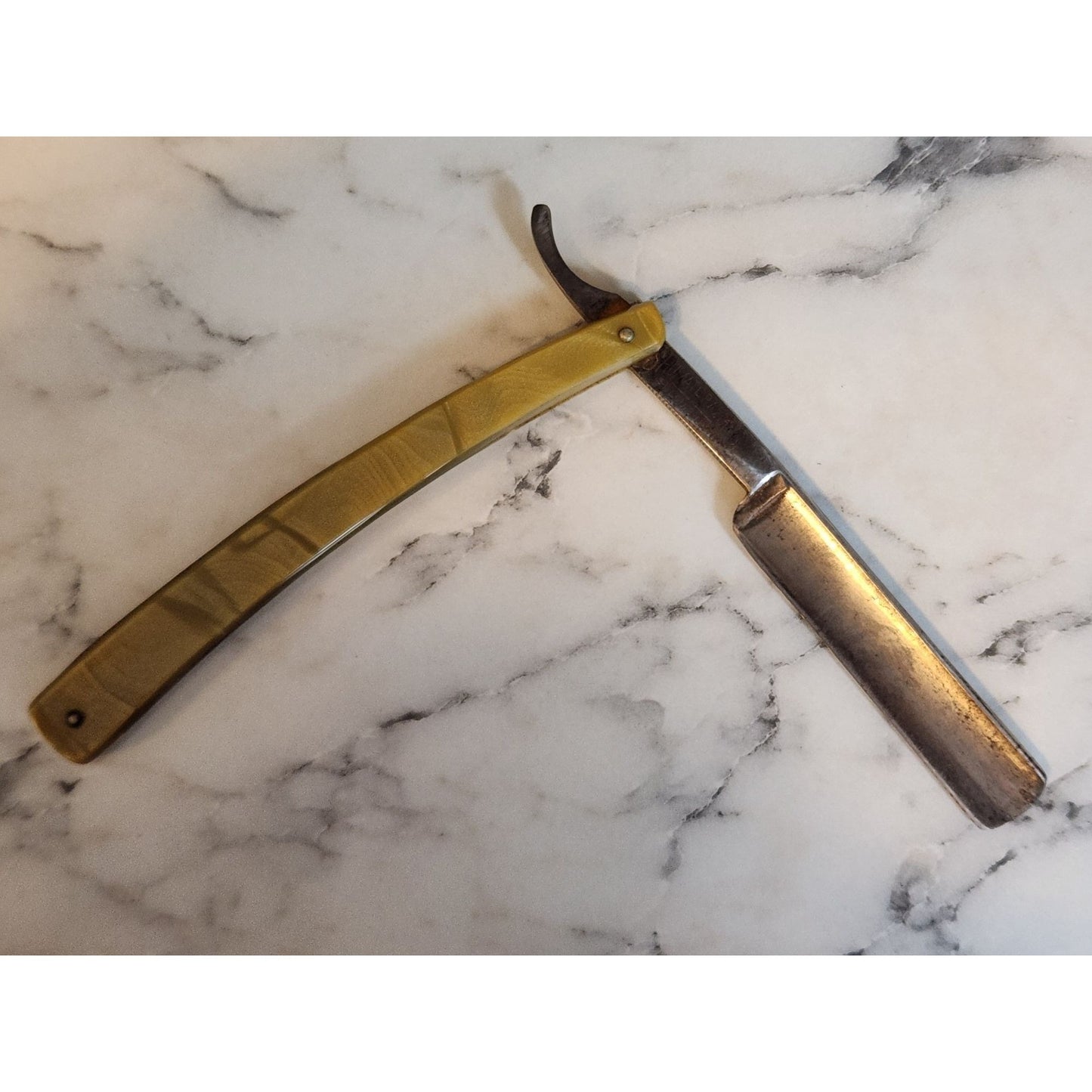 Vintage Shumate Straight Razor Ben Hur Model Yellow Handle & Original Black Case